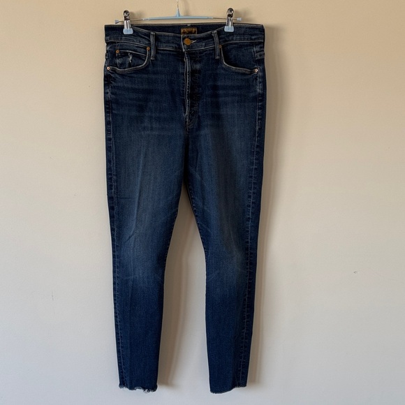 MOTHER The Stunner Ankle Fray Jeans Size 31 Dark Wash Raw Hem - Picture 8 of 9